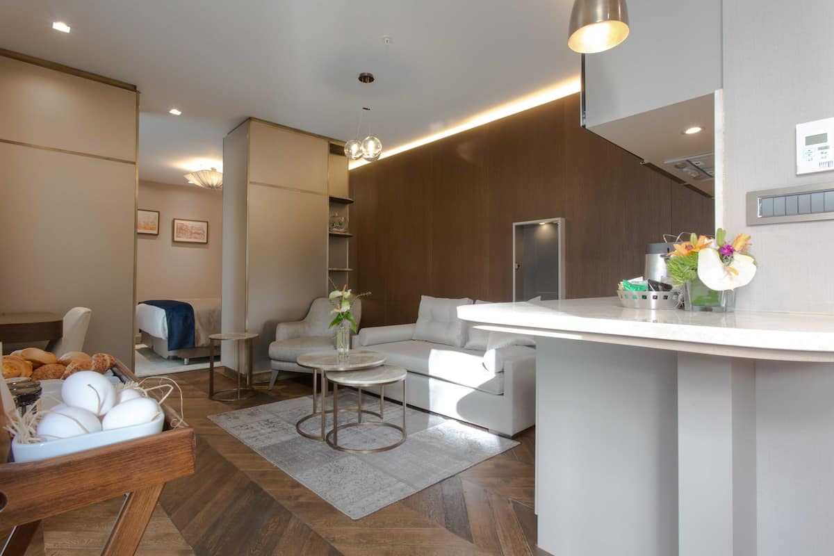 Junior Suite, City View | Pemandangan dari bilik