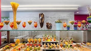 Petit déjeuner, déjeuner et dîner servis sur place