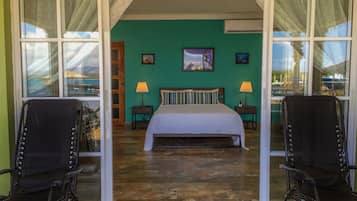 Villa Premium, 1 habitación, hidromasaje, vista a la bahía | Minibar, decoración personalizada y muebles diferentes