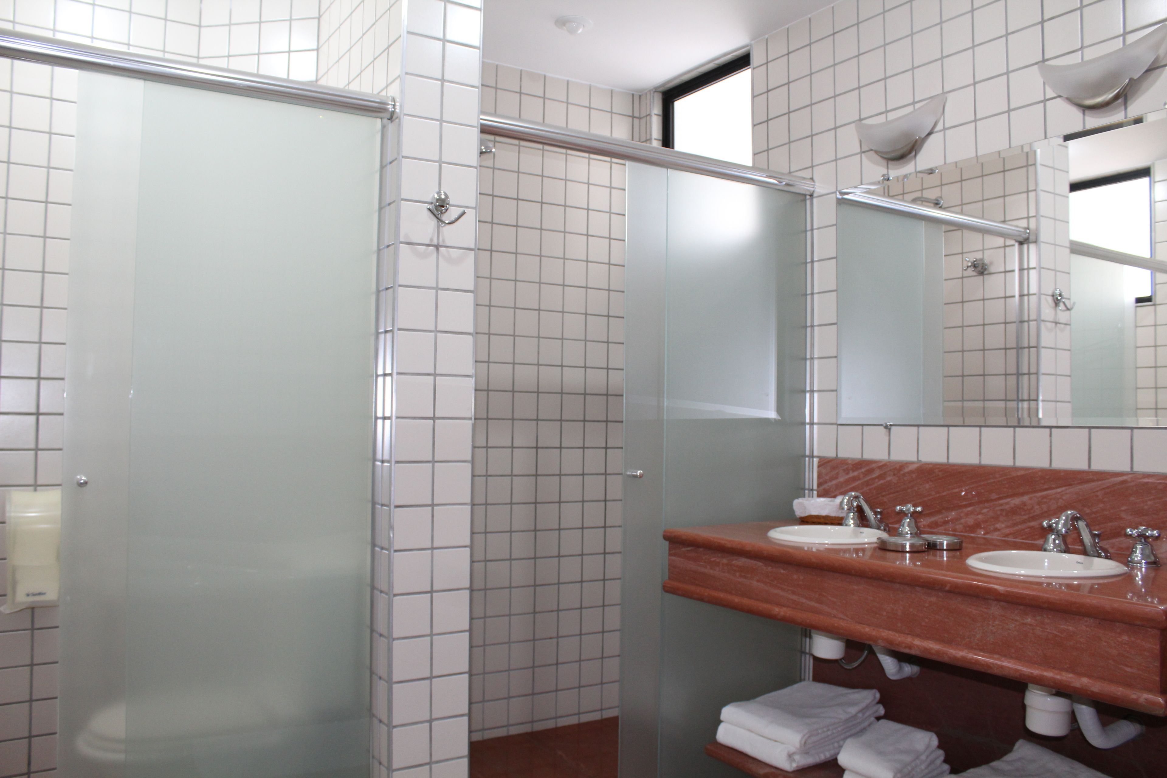 presidential suite | bathroom | free toiletries, towels