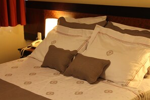 Suíte presidencial | Roupas de cama premium, frigobar, escrivaninha, cortinas blackout