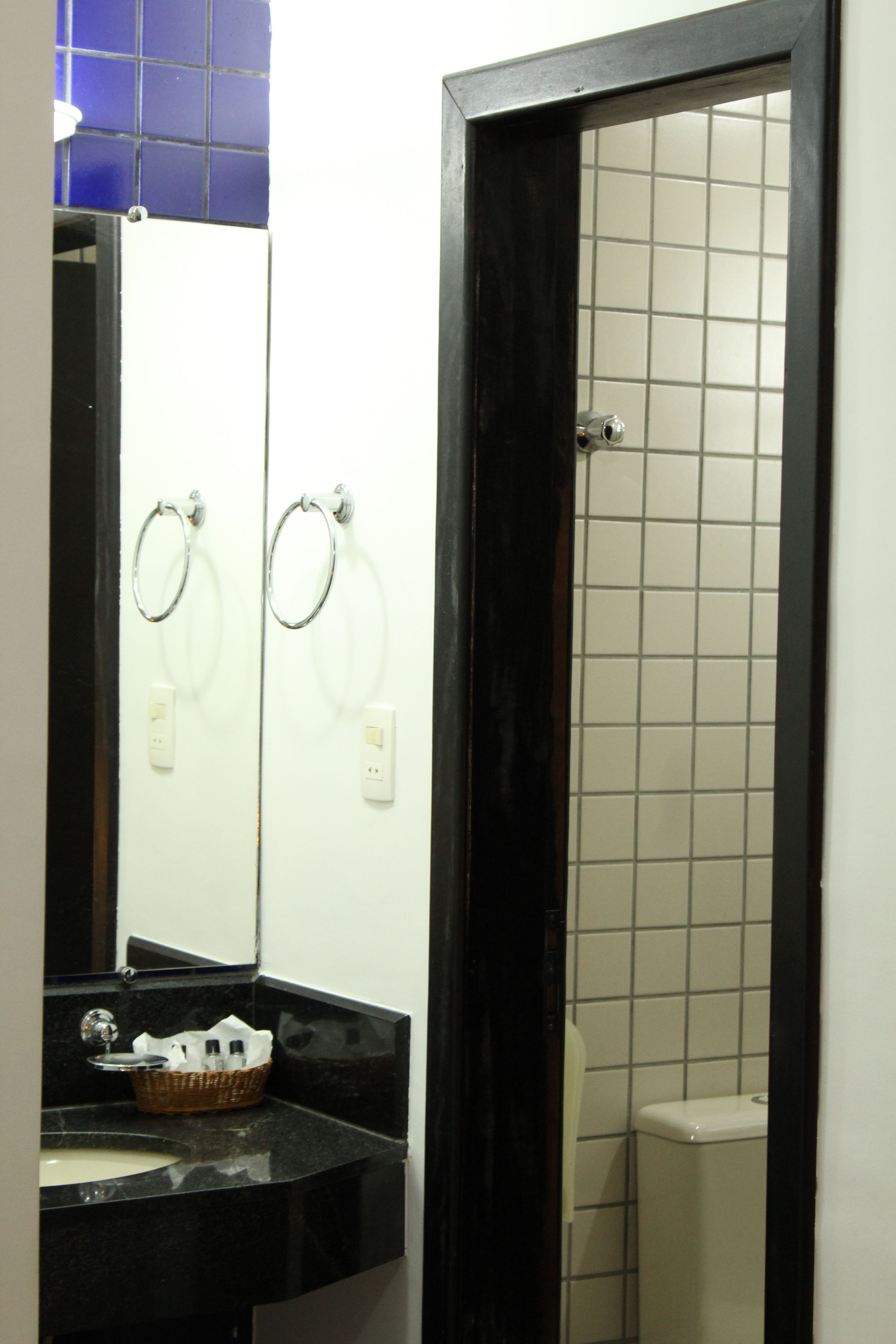 deluxe room, 1 bedroom, mountain view | bathroom | free toiletries, towels