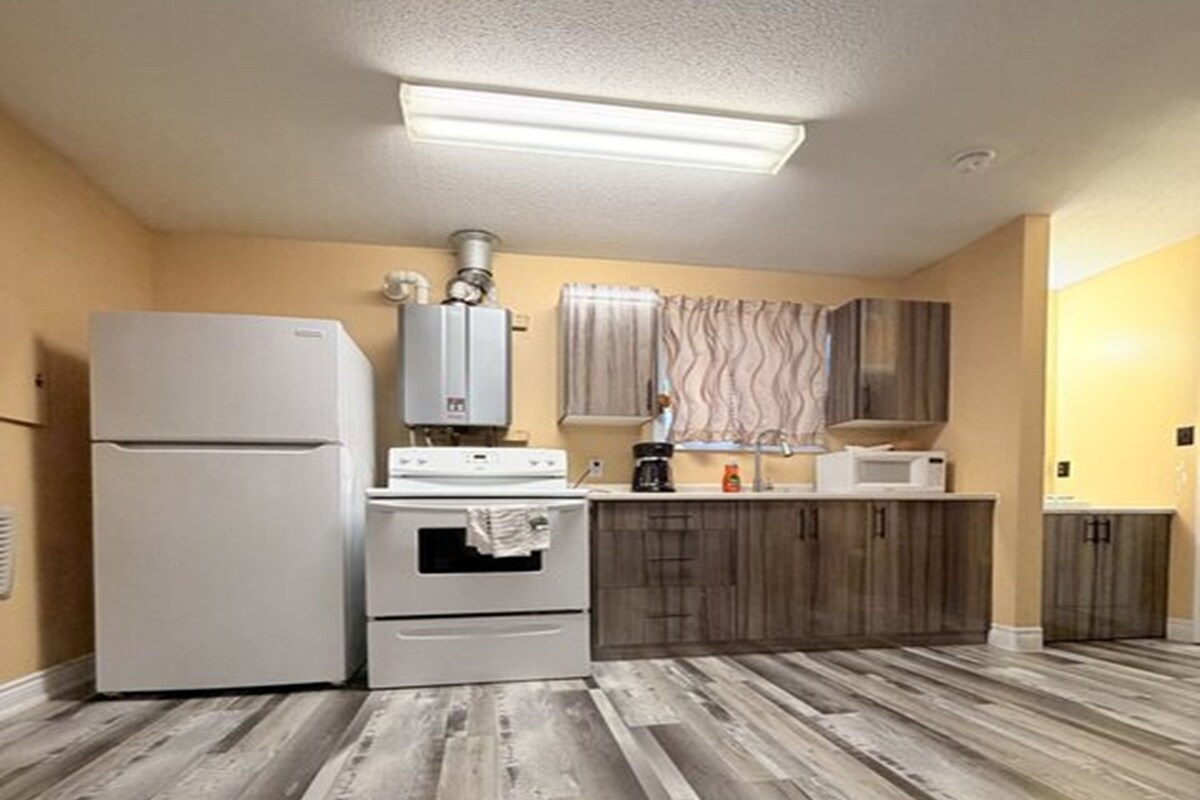 Coffee/tea maker, microwave, electric kettle, toaster