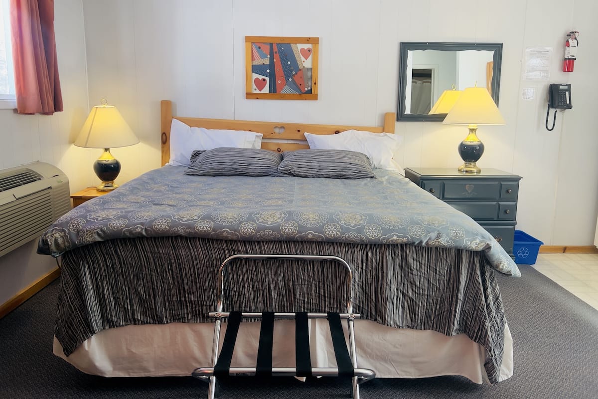 Studio Suite, 1 King Bed, Fireplace | 1 bedroom, free WiFi, bed sheets