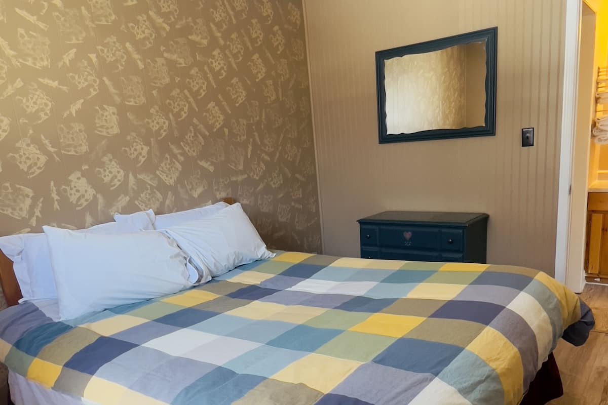 Cottage, 1 Bedroom (Pet Friendly) | 1 bedroom, free WiFi, bed sheets