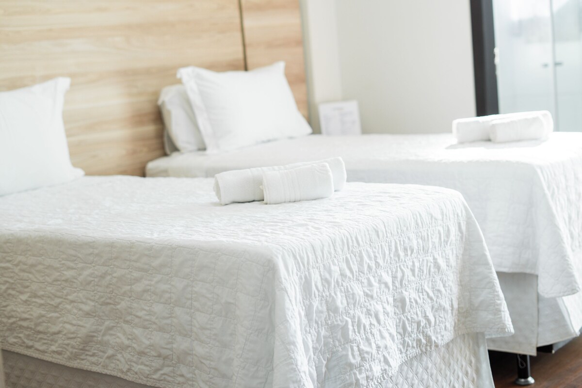 Habitación individual Deluxe, 2 camas individuales | Escritorio, insonorización y wifi gratis 