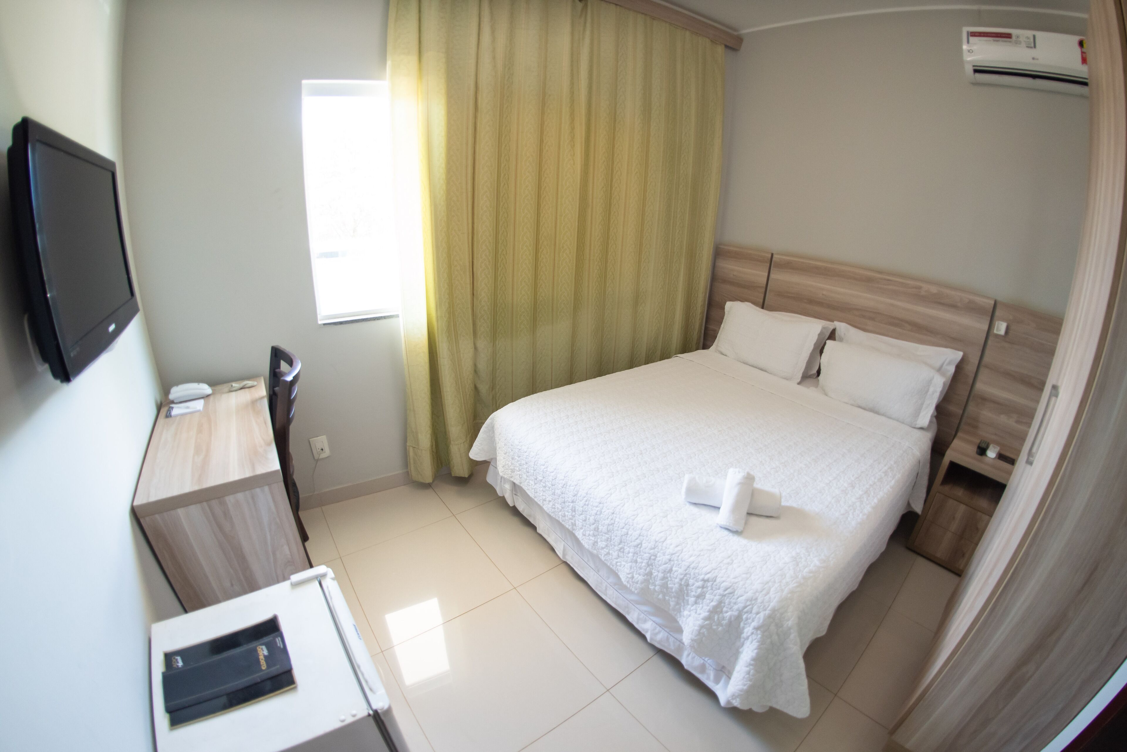 deluxe room, 1 double bed | desk, soundproofing, free wifi