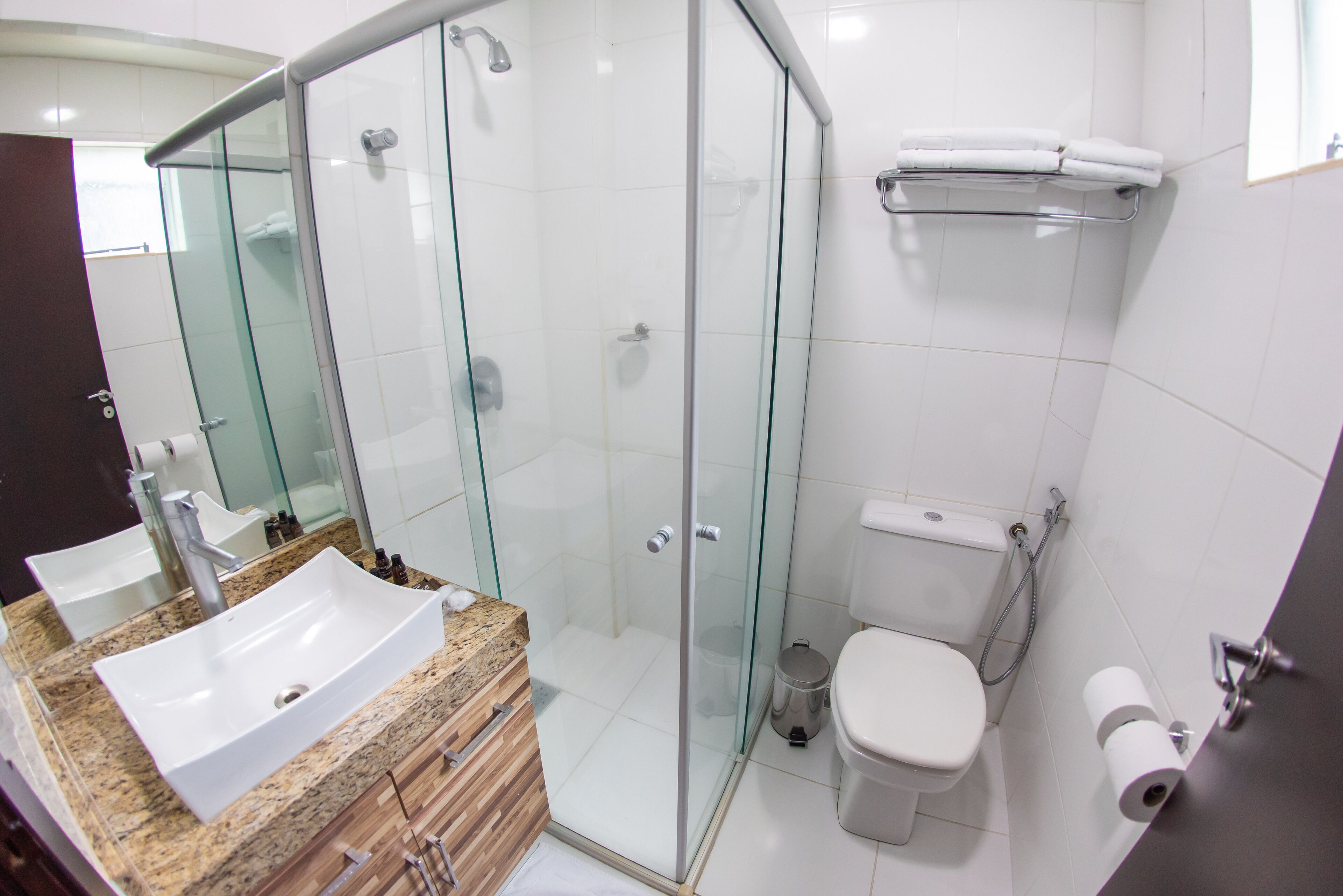 deluxe single room, 2 single beds | bathroom | free toiletries, hair dryer, towels