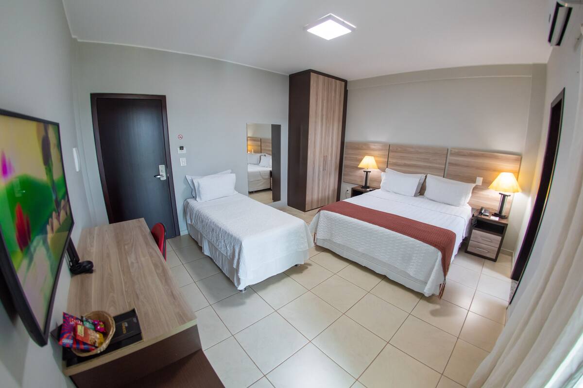 Deluxe Triple Room | Desk, soundproofing, WiFi (free)