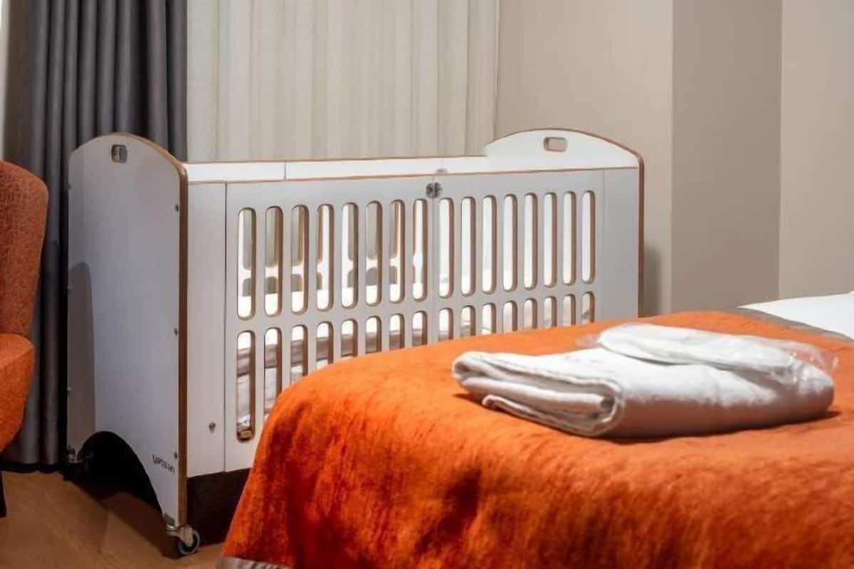 Premium bedding, in-room safe, desk, blackout curtains