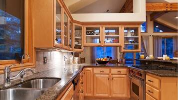 House, 3 Bedrooms, Hot Tub | Private kitchen | Fridge, microwave, coffee/tea maker