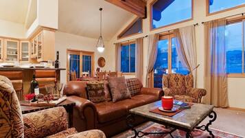 House, 3 Bedrooms, Hot Tub | Living room | TV, fireplace