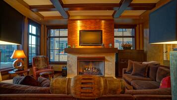 Condo, 3 Bedrooms | Living room | TV