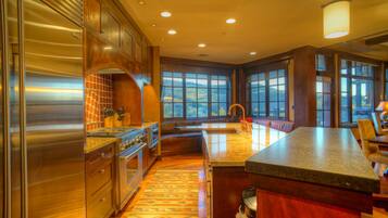 Condo, 3 Bedrooms | Private kitchen | Fridge, microwave, dishwasher