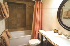 Townhome, 3 Bedrooms | Bathroom | Towels