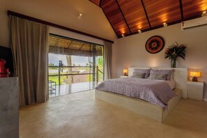 Suite, Mehrere Betten | Minibar, Zimmersafe, individuell dekoriert, Schreibtisch