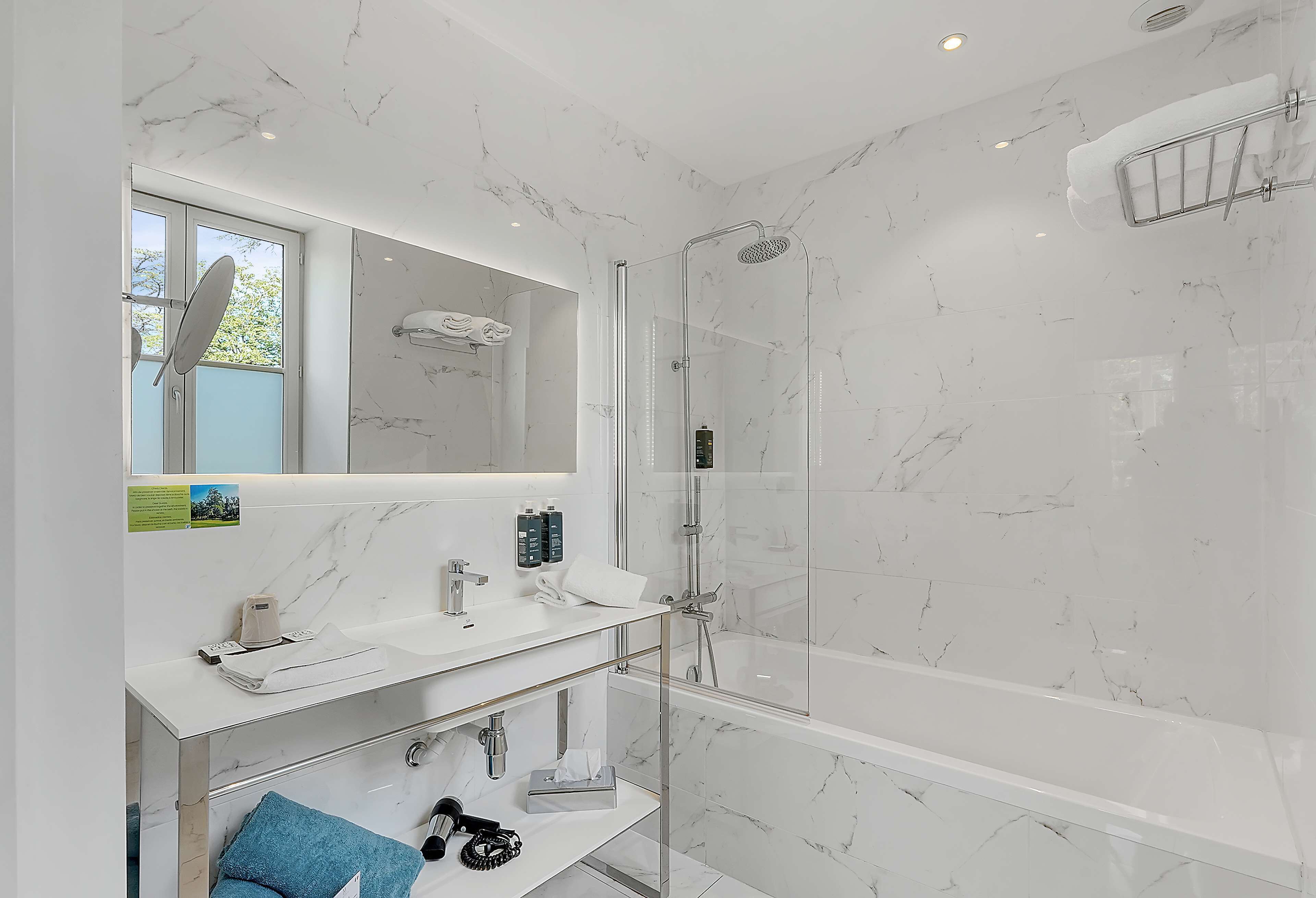 deluxe room, 1 king bed, non smoking (larger room;twin bed on request) | bathroom | shower, free toiletries, hair dryer, towels