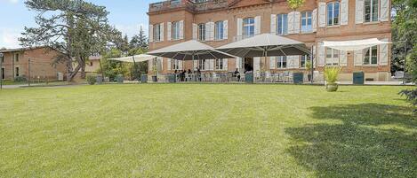 Deluxe Room, 1 King Bed, Non Smoking (Larger Room;Twin bed on request)