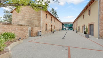 Superior Room, Non Smoking | Premium bedding, in-room safe, individually decorated, desk