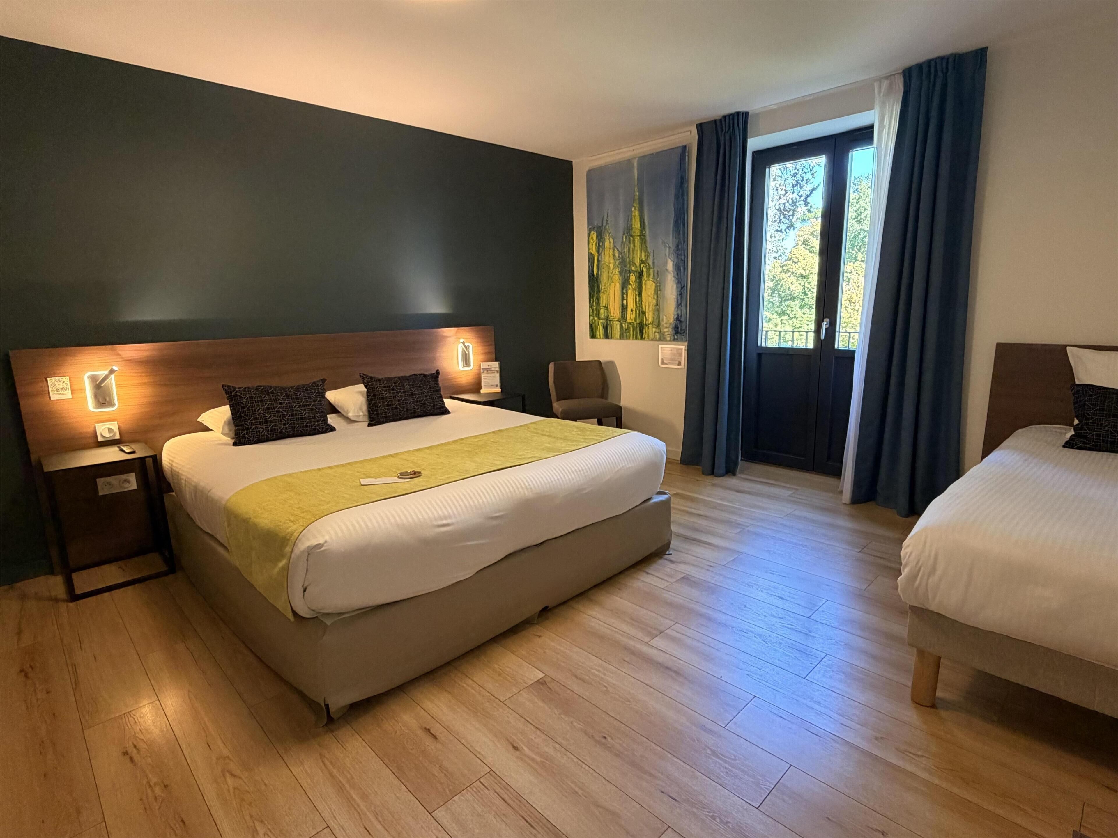 Superior-huone, tupakointi kielletty | Ylelliset vuodevaatteet, tallelokero huoneessa