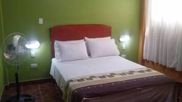 Habitación doble económica | Minibar, camas extra y wifi gratis