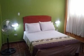Habitació doble econòmica | Minibar, llits addicionals i wifi gratuïta 