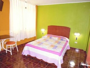 Single Room | Minibar, rollaway beds, free WiFi - Hostal Real Alcazar (Nazca)