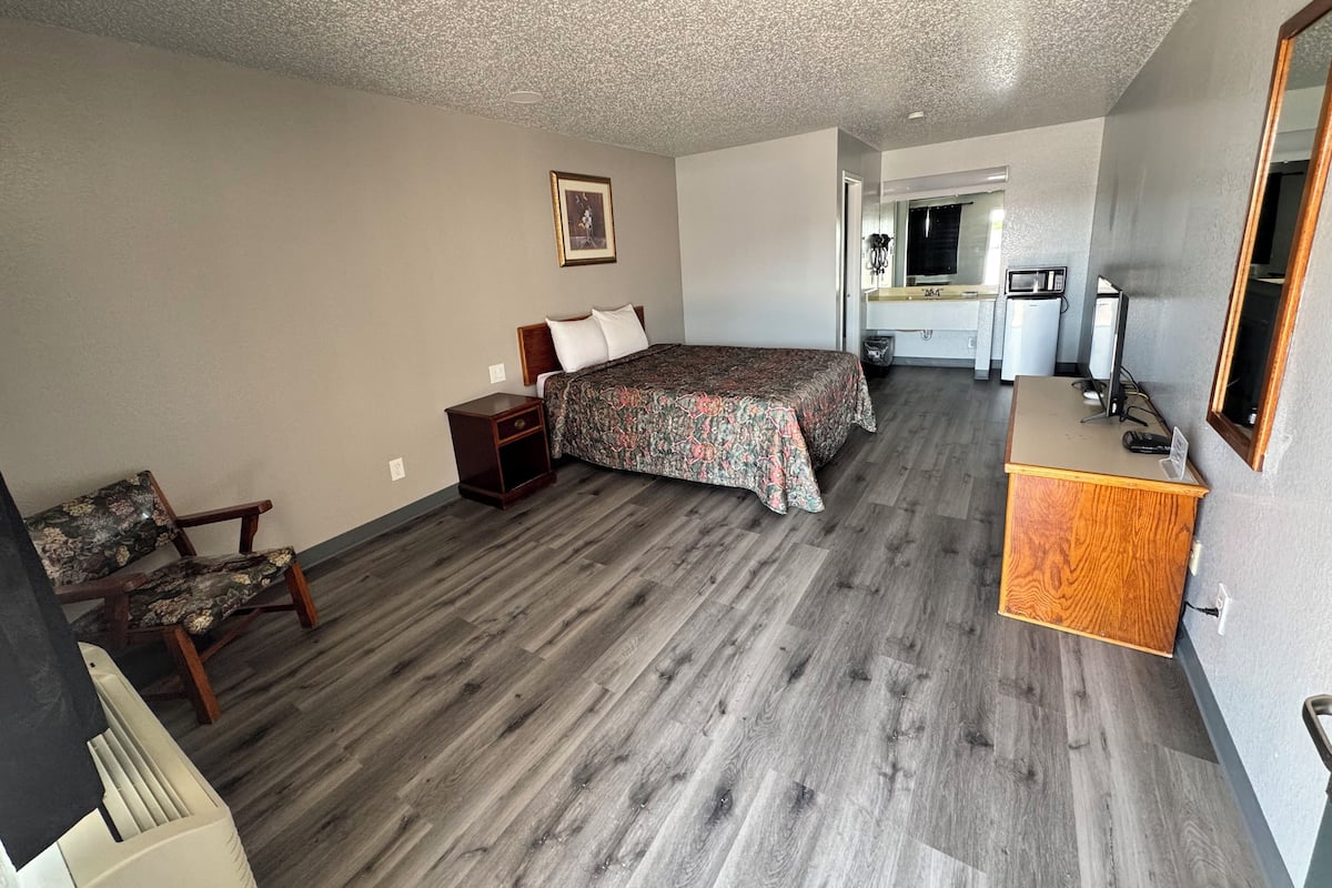 1 Bed Standard Room