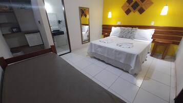 標準雙人或雙床房, 1 間臥室, 露台, 花園景 | 迷你吧、房內夾萬、書桌、遮光窗簾/窗簾