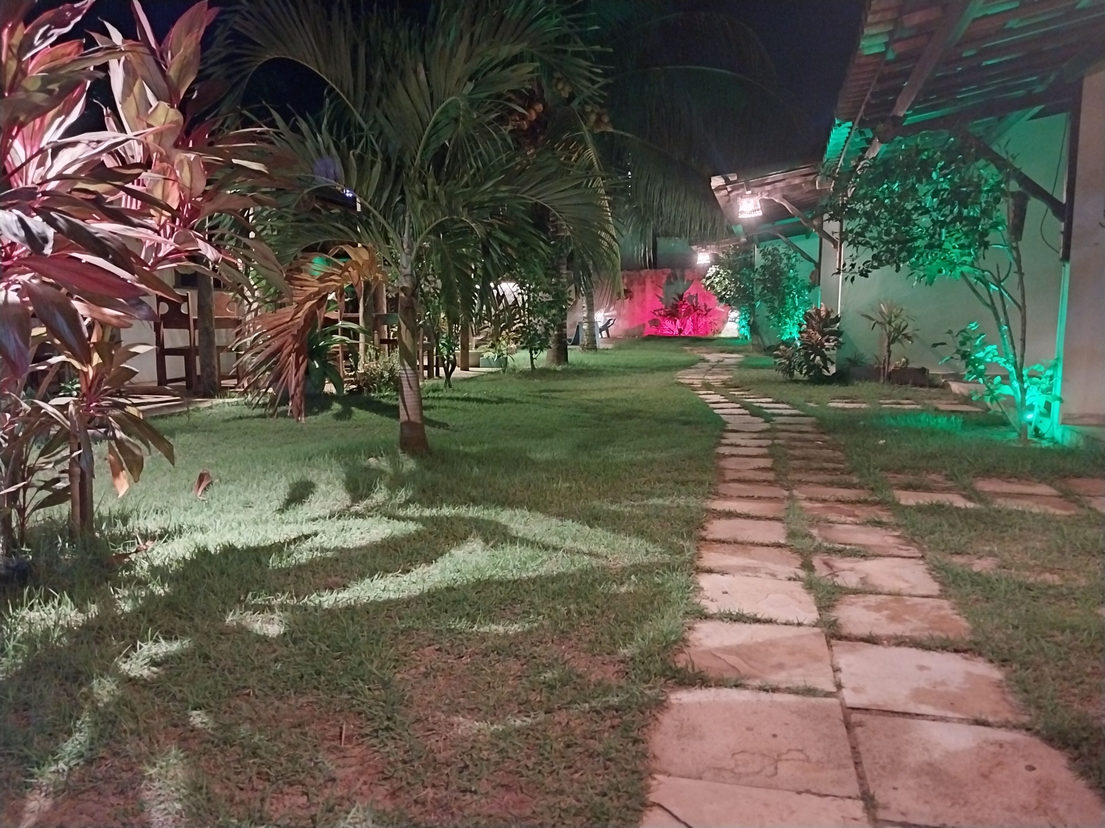 Télévision LED de 32 pouces avec chaînes numériques, télévision