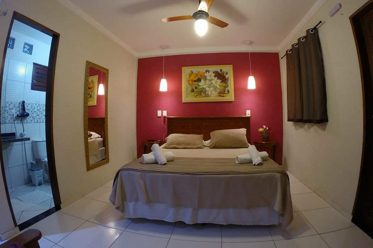 Habitación estándar con 1 cama matrimonial o 2 individuales, 1 habitación, balcón, vista al jardín | 1 habitación, minibar, caja de seguridad en la habitación y escritorio