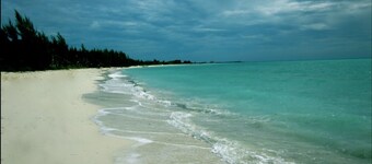 The Blue Inn Villa, 3 Bedroom Vacation Home