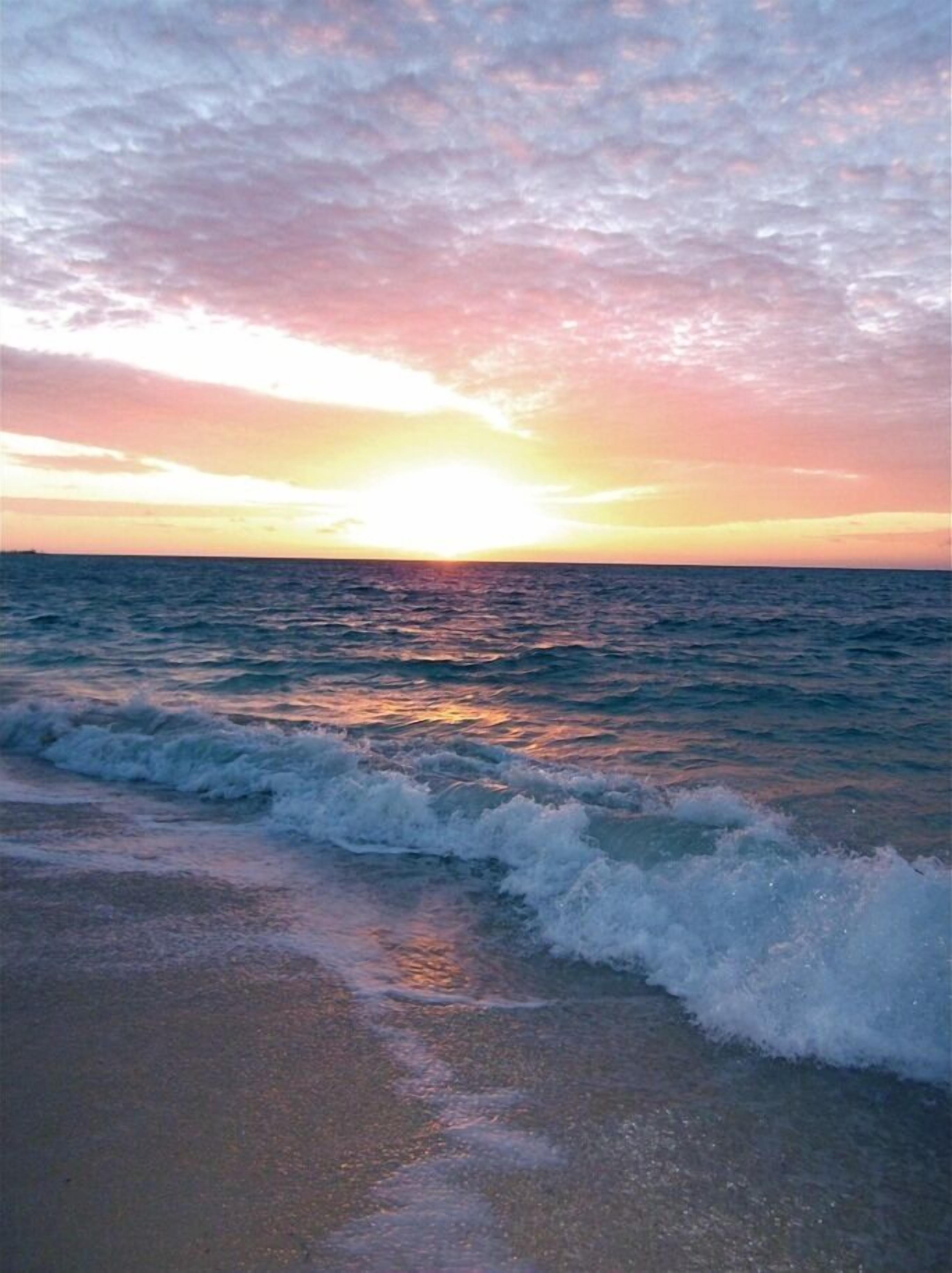 شاطئ خاص، رمال بيضاء، مظلات الشاطئ، مناشف للشاطئ