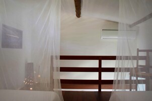 Deluxe Suite | Minibar, in-room safe, rollaway beds, free WiFi