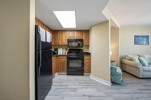 Basic Condo, 1 Bedroom, Balcony, Partial Ocean View (1004) | Private kitchen | Fridge, microwave, oven, stovetop