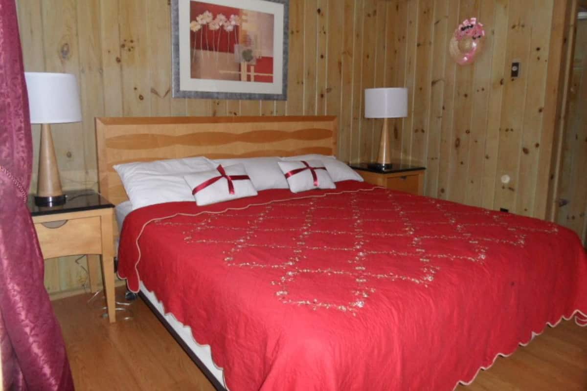 1 habitación, tabla de planchar con plancha, wifi gratis y ropa de cama