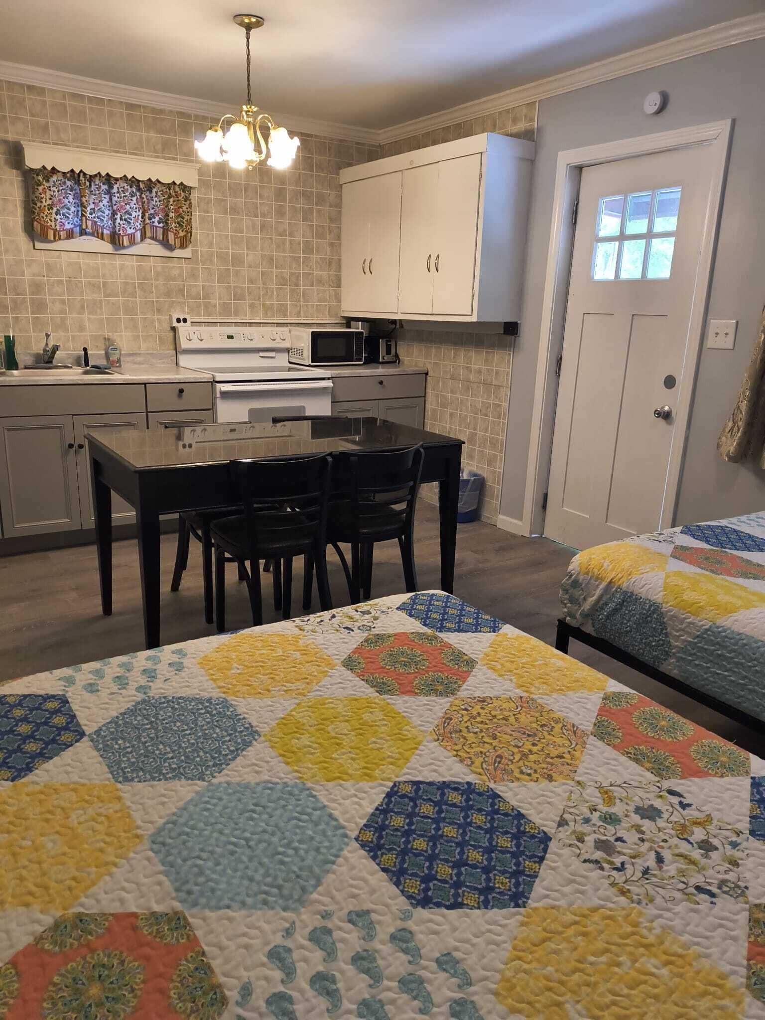 Foto - Seven Dwarfs Motel & Cabins