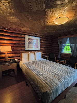 Double Room, Multiple Beds | Iron/ironing board, free WiFi, bed sheets - Seven Dwarfs Motel and Cabins (Lake George)