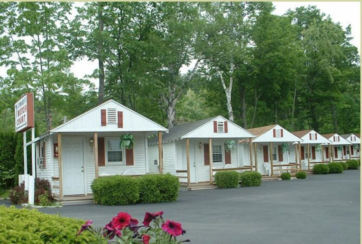 Seven Dwarfs Motel and Cabins: 2022 Pictures Reviews Prices Deals