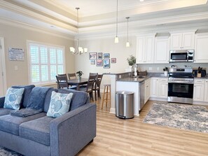 Interior - Peachy Palms, sleeps 9, fenced yard, POOL! (Murrells Inlet)