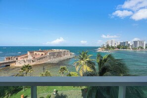Property grounds - Bright Studio ° Lagoon Views & Relaxing Bathtub (San Juan)