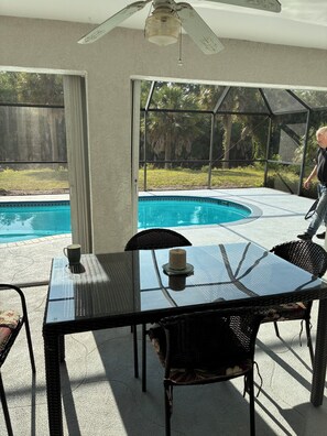 Outdoor dining - Fully Furnished 2-bedroom house with pool on  canal in Port Charlotte Florida (Port Charlotte)