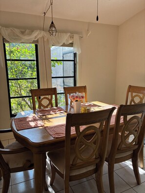 Dining - Fully Furnished 2-bedroom house with pool on  canal in Port Charlotte Florida (Port Charlotte)
