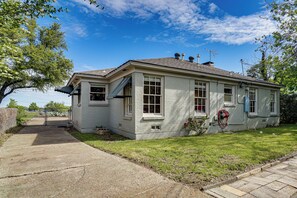 Interior - Work & Play in Fort Worth! Retro Home 5 Mi to TCU (Fort Worth)