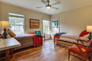 Interior - Work & Play in Fort Worth! Retro Home 5 Mi to TCU (Fort Worth)