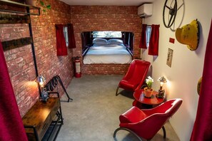 1 bedroom, free WiFi - Cabin Sleeps 2 With Pets Welcome (Skegness)