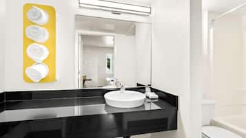 Basic Double Room, Mountain View | Bathroom