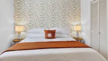 3 bedrooms, desk, iron/ironing board, travel crib