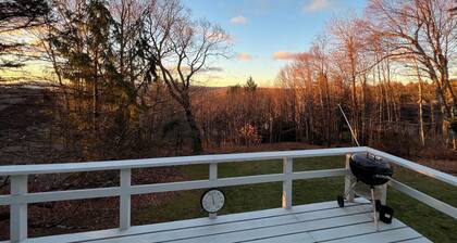 Spacious 4-bedroom on Bromley Mtn, Heated Pool, Gym, incredible view of Stratton