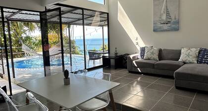 Full accommodation with swimming pool and ocean view